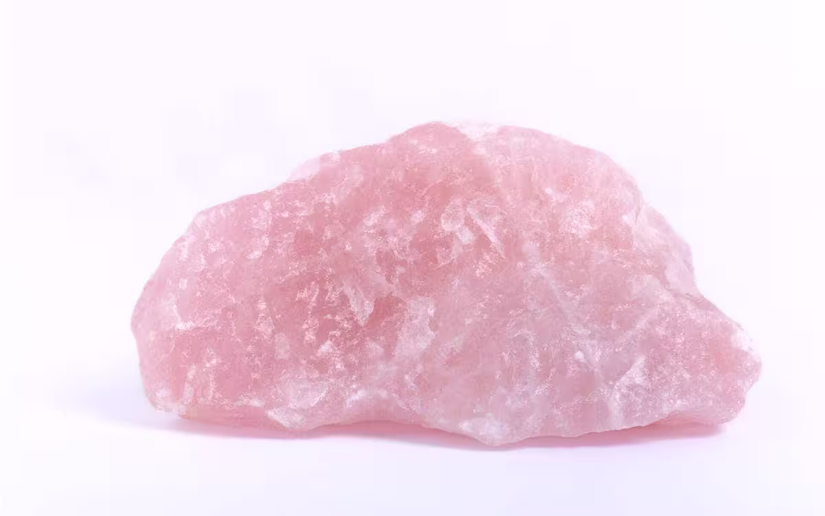 خواص شگفت‌انگیز سنگ رز کوارتز
